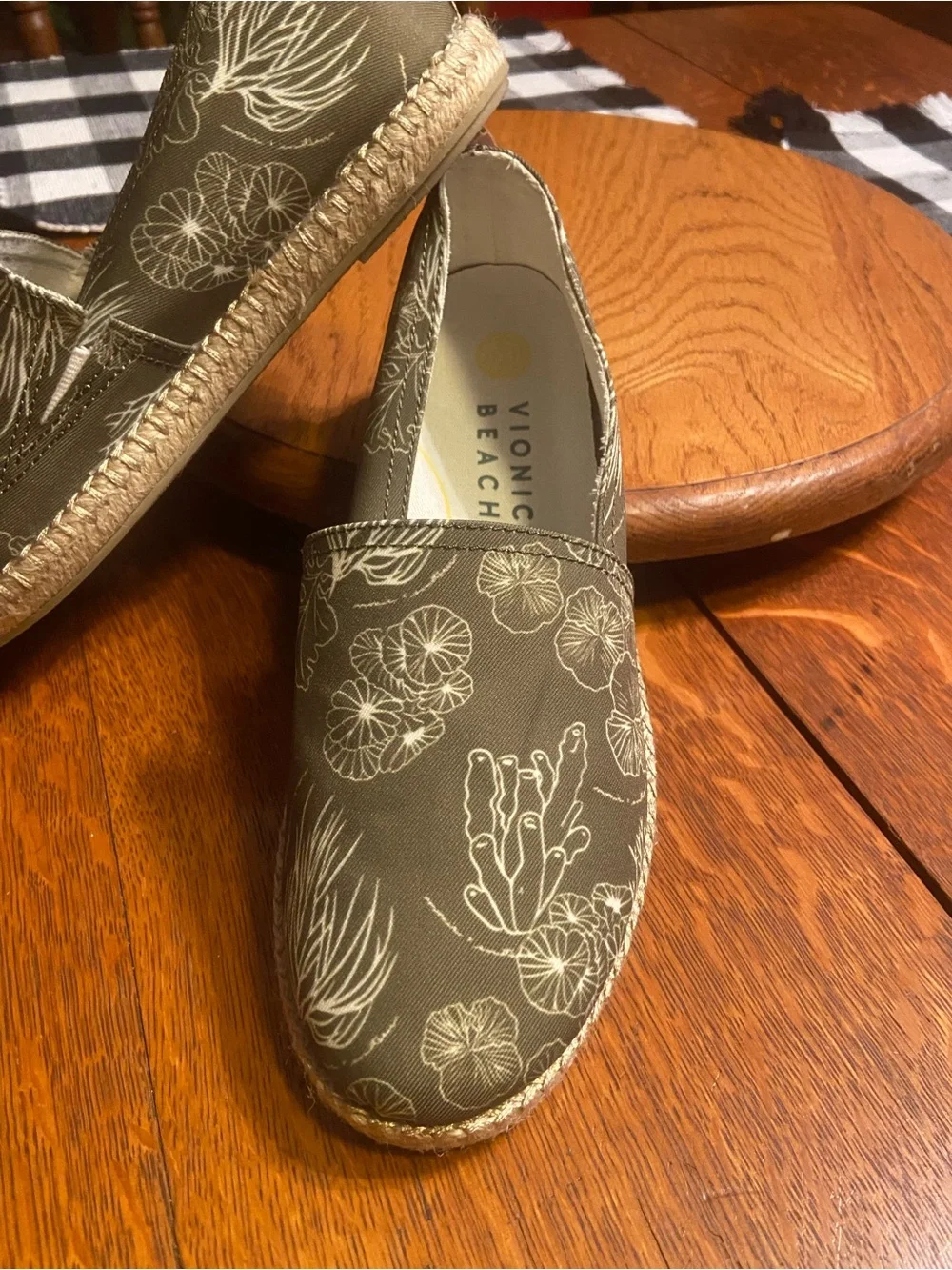Vionic Beach Laguna Seaweed Coral Print Espadrille. Podiatrist designed.